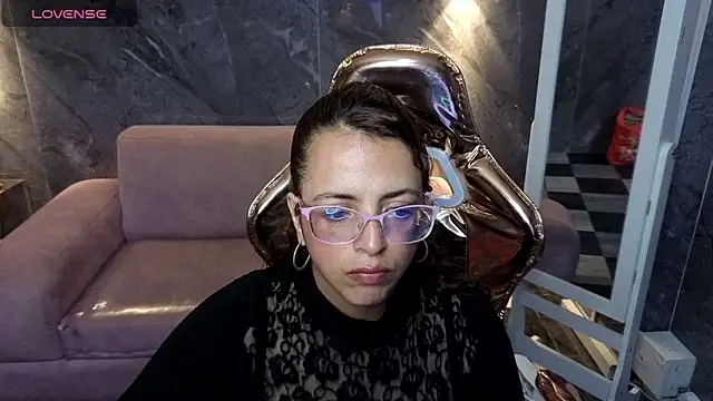  Evoni b online show from November 6, 2025, 7:51 pm