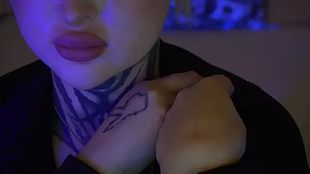 IvyLaurent online show from November 26, 2025, 1:33 pm