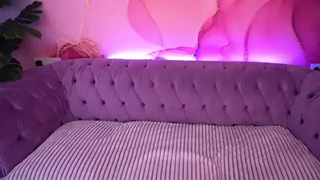 IvyLaurent online show from November 22, 2025, 6:45 am