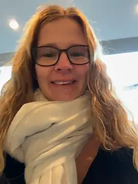 Snapshot of Bikergirl_97 chatting on November 20, 2025, 11:55 am Bikergirl 97 online show from November 20, 2025, 11:55 am