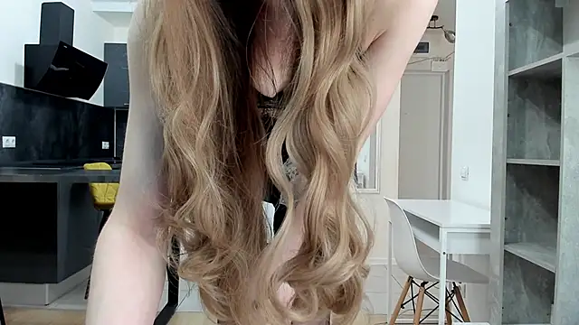 Kitty Player online show from April 15, 2026, 9:26 am