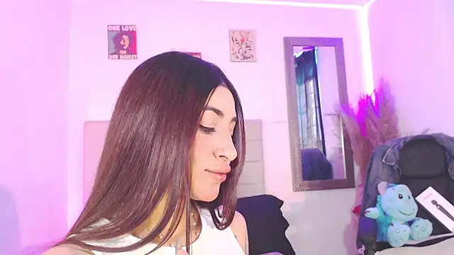 Snapshot of Anna_belly chatting on December 18, 2025, 12:42 pm Anna belly online show from December 18, 2025, 12:42 pm