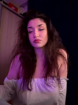 ScarletBloom  online show from January 11, 2026, 5:20 pm