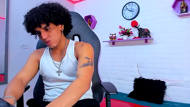 Snapshot of Xfire_boy69 chatting on September 27, 2025, 8:04 pm Xfire boy69 online show from September 27, 2025, 8:04 pm