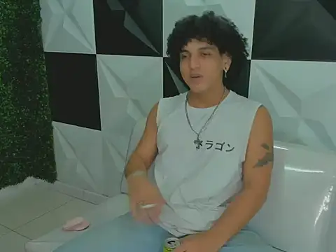 Snapshot of Xfire_boy69 chatting on October 5, 2025, 3:14 pm Xfire boy69 online show from October 5, 2025, 3:14 pm