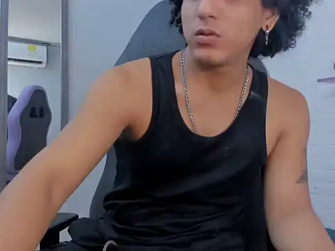 Snapshot of Xfire_boy69 chatting on September 16, 2025, 9:05 pm Xfire boy69 online show from September 16, 2025, 9:05 pm