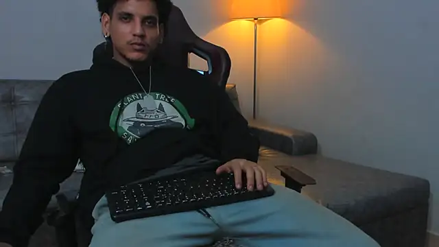 Xfire boy69 online show from December 16, 2025, 2:16 am