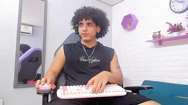 Snapshot of Xfire_boy69 chatting on October 9, 2025, 4:18 pm Xfire boy69 online show from October 9, 2025, 4:18 pm