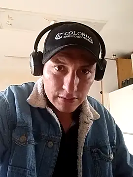 Zetaloco26 online show from November 1, 2025, 7:52 pm