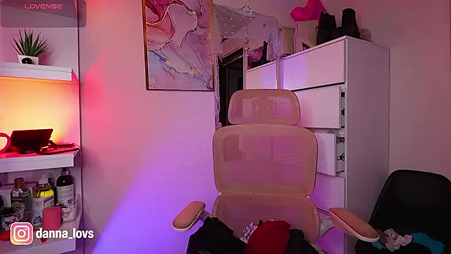 Dannaa Lovs online show from March 22, 2026, 2:51 pm