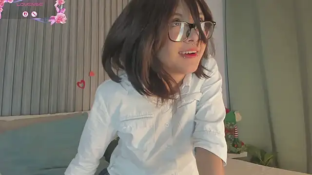 Snapshot of Blue_Sixx chatting on December 19, 2025, 9:17 pm Blue Sixx online show from December 19, 2025, 9:17 pm