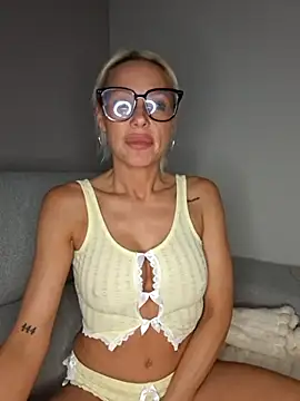 Bellarose xx online show from July 3, 2026, 7:20 pm