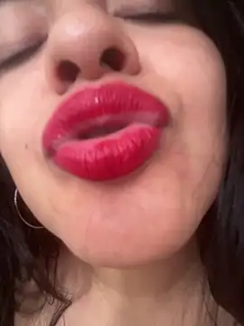 Snapshot of EmilyNoir1 chatting on May 23, 2026, 8:52 pm EmilyNoir1 online show from May 23, 2026, 8:52 pm