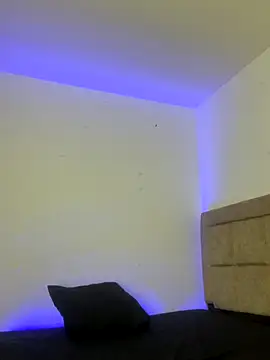 EmilyNoir1 online show from November 18, 2025, 12:04 am