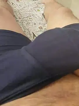 Snapshot of ScuffingBungalow chatting on November 7, 2025, 7:07 pm ScuffingBungalow online show from November 7, 2025, 7:07 pm