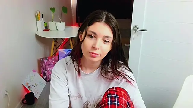Snapshot of peachyness chatting on July 16, 2026, 5:21 pm peachyness online show from July 16, 2026, 5:21 pm