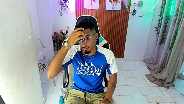 Snapshot of Darwin_mayo chatting on November 11, 2025, 5:30 pm Darwin mayo online show from November 11, 2025, 5:30 pm