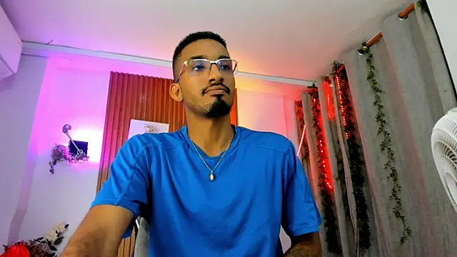 Snapshot of Darwin_mayo chatting on October 18, 2025, 5:15 pm Darwin mayo online show from October 18, 2025, 5:15 pm