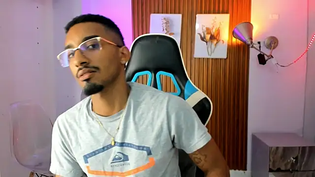 Snapshot of Darwin_mayo chatting on October 8, 2025, 6:08 pm Darwin mayo online show from October 8, 2025, 6:08 pm