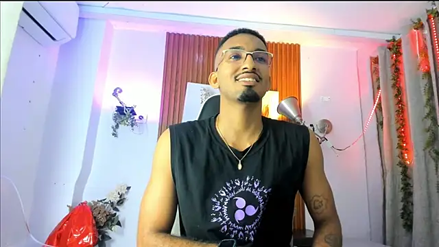 Snapshot of Darwin_mayo chatting on October 13, 2025, 5:25 pm Darwin mayo online show from October 13, 2025, 5:25 pm