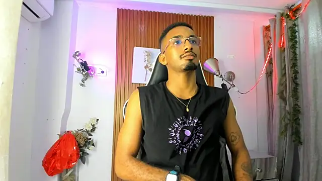 Snapshot of Darwin_mayo chatting on October 7, 2025, 5:36 pm Darwin mayo online show from October 7, 2025, 5:36 pm