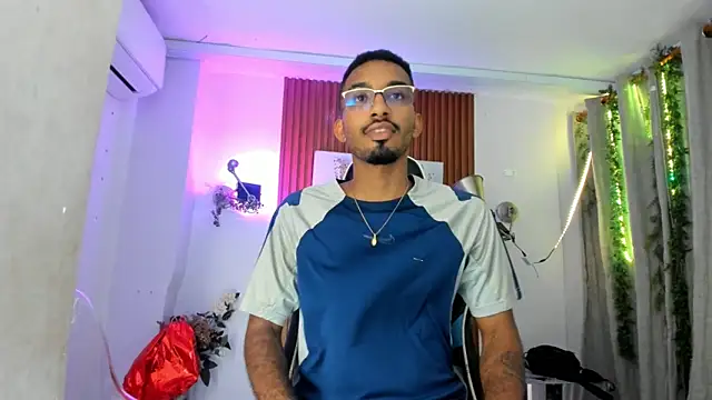 Snapshot of Darwin_mayo chatting on October 20, 2025, 5:35 pm Darwin mayo online show from October 20, 2025, 5:35 pm