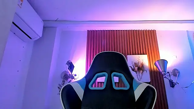 Snapshot of Darwin_mayo chatting on November 6, 2025, 5:28 pm Darwin mayo online show from November 6, 2025, 5:28 pm