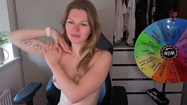 Lilly-Luscious online show from May 25, 2026, 8:13 am