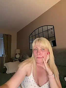Snapshot of Blonde-BrookeX chatting on June 20, 2026, 8:25 pm Blonde-BrookeX online show from June 20, 2026, 8:25 pm