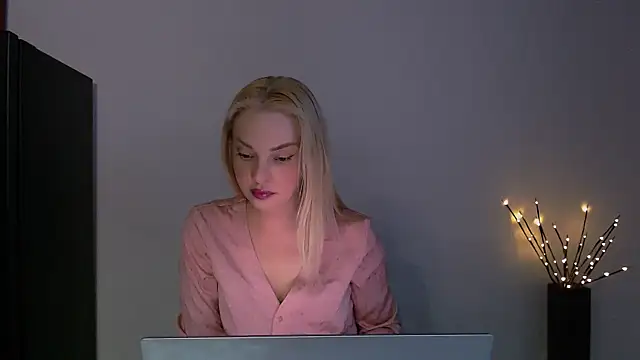 Snapshot of Lia_noo_regrets chatting on July 17, 2026, 5:54 pm Lia noo regrets online show from July 17, 2026, 5:54 pm