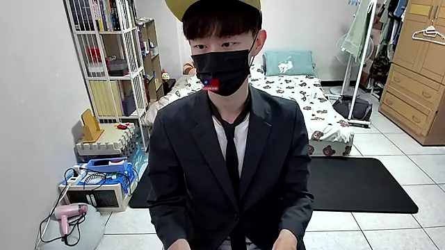 Snapshot of Kerberos_999 chatting on October 1, 2025, 1:37 pm Kerberos 999 online show from October 1, 2025, 1:37 pm