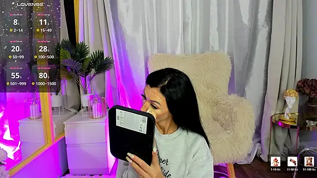 Snapshot of ParissHiltonX chatting on January 19, 2026, 5:11 am ParissHiltonX online show from January 19, 2026, 5:11 am