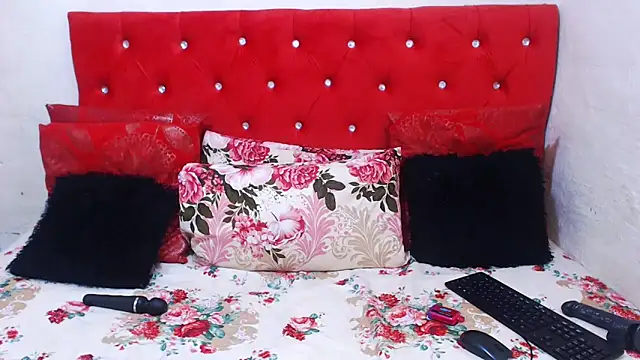 Snapshot of GoldSnowXxX chatting on December 1, 2025, 1:01 pm GoldSnowXxX online show from December 1, 2025, 1:01 pm