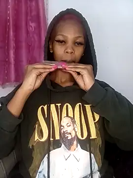 GoldSnowXxX online show from April 17, 2026, 5:38 pm