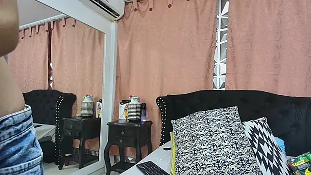 Snapshot of Tatiana_Jaramillo chatting on September 20, 2025, 12:43 pm Tatiana Jaramillo online show from September 20, 2025, 12:43 pm