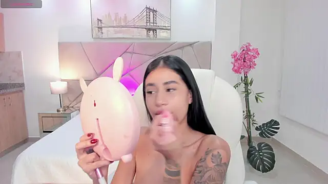 miranda crawfor online show from November 24, 2025, 1:11 pm