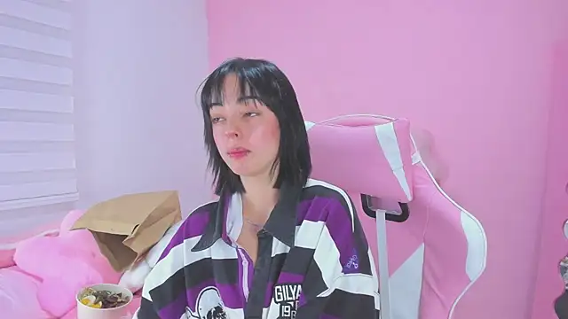 alexaa fox online show from September 17, 2025, 11:29 pm