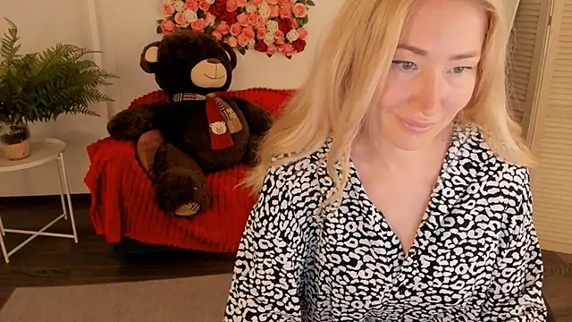 AstraMonroe online show from May 24, 2026, 10:26 am