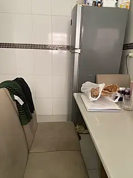 Mirella Oliveira online show from November 6, 2025, 5:06 pm