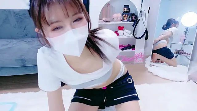 Snapshot of -Nyanko-chan- chatting on June 2, 2026, 11:21 am -Nyanko-chan- online show from June 2, 2026, 11:21 am