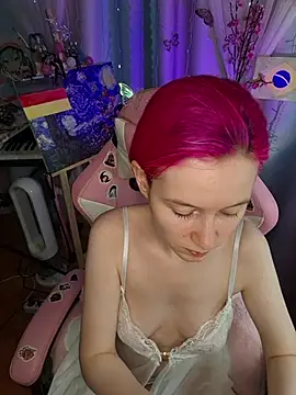 Snapshot of Fuzzy_Unicorn chatting on June 17, 2026, 10:36 am Fuzzy Unicorn online show from June 17, 2026, 10:36 am