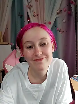 Snapshot of Fuzzy_Unicorn chatting on October 9, 2025, 7:14 pm Fuzzy Unicorn online show from October 9, 2025, 7:14 pm
