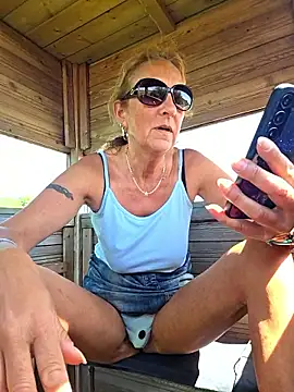 Snapshot of HotWifeLyn68 chatting on May 26, 2026, 10:24 am HotWifeLyn68 online show from May 26, 2026, 10:24 am