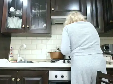 ButterflyBlondie online show from November 17, 2025, 2:59 am