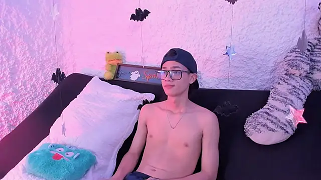 Snapshot of thiago_kinghot chatting on October 7, 2025, 12:17 pm thiago kinghot online show from October 7, 2025, 12:17 pm