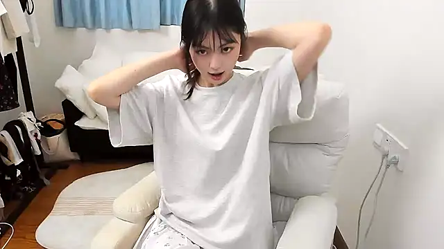 xuannv0000 online show from September 12, 2025, 9:42 am