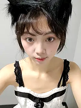 xuannv0000 online show from November 1, 2025, 10:31 am