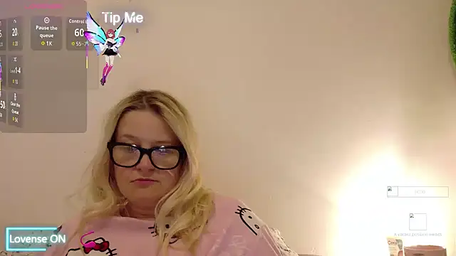 SuzieSub online show from November 18, 2025, 8:28 am