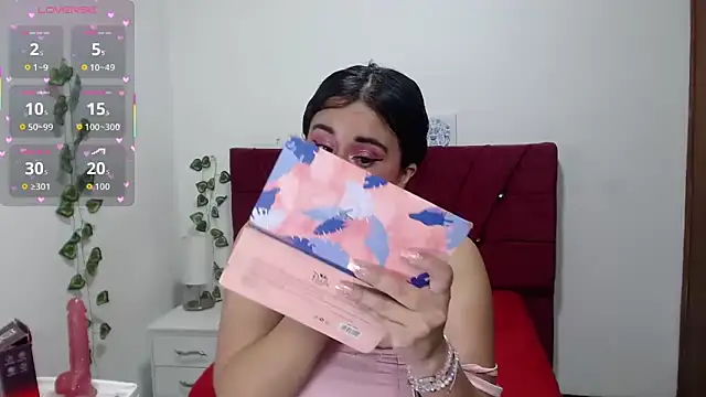 Snapshot of Julieta_curvy69 chatting on October 2, 2025, 12:08 pm Julieta curvy69 online show from October 2, 2025, 12:08 pm