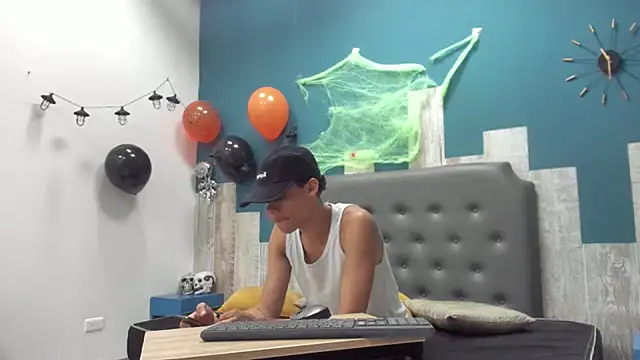 Snapshot of Ian1_ chatting on October 23, 2025, 11:20 am Ian1  online show from October 23, 2025, 11:20 am